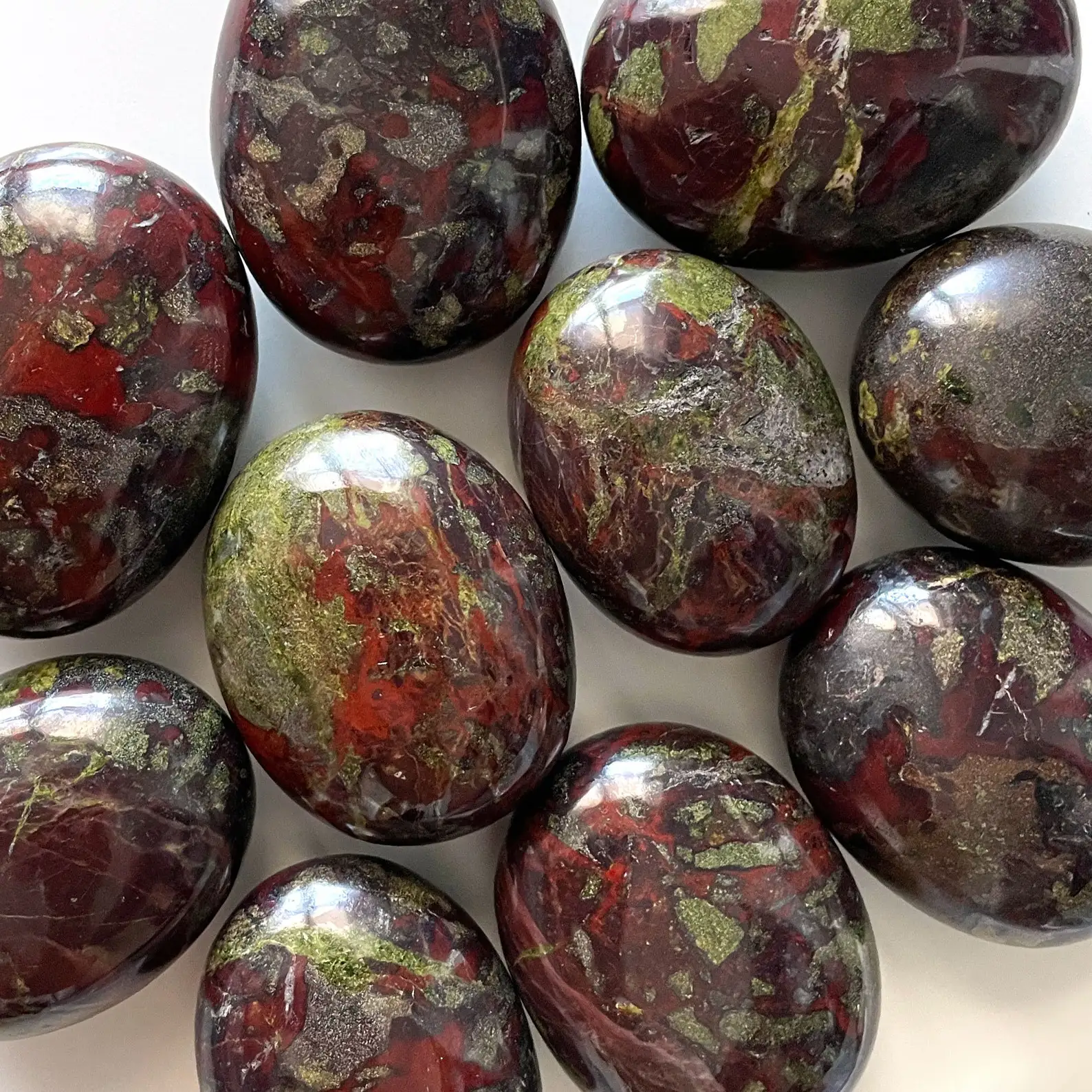 High Quality Dragon Blood Palm Stone Dragon Blood  Palm Stone  Dragon Blood Crystal Palm Stone For Gifts Alfazal Agate
