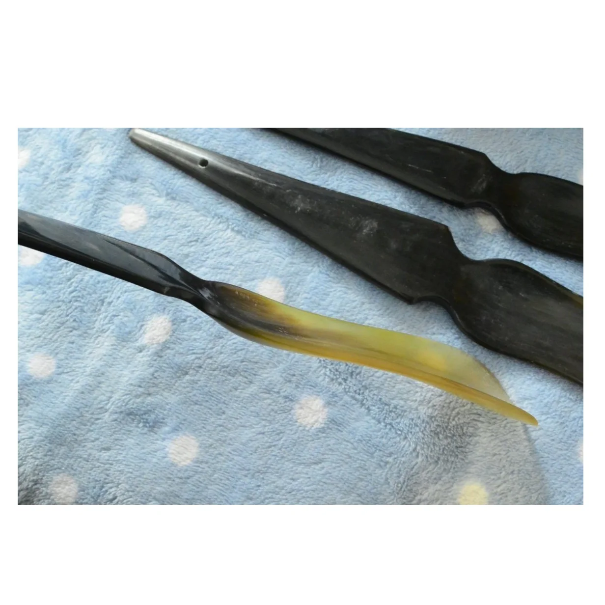 100% natural buffalo shoe horn man and woman and girls shoe horn for customized size wearing shoe wood horn for sale