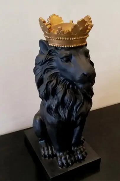 Black crown lion statue handicraft decorations christmas for home sculpture escultura home decoration accessories
