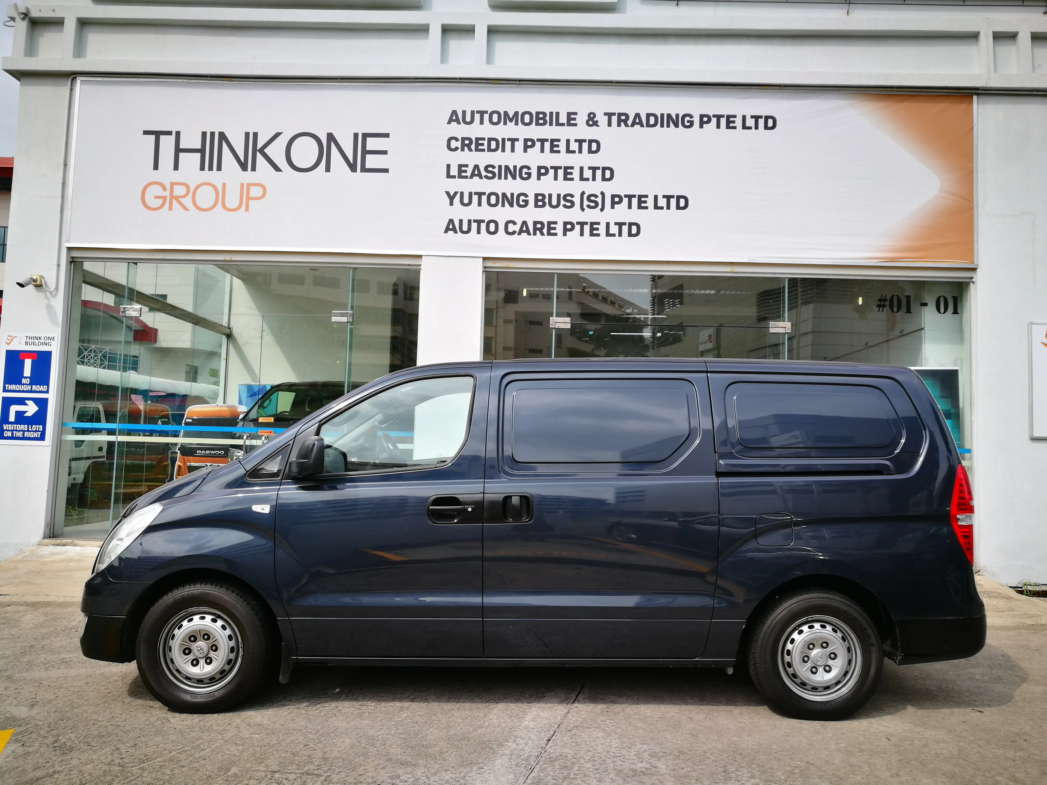  Автофургон б/у HYUNDAI H1 STAREX 2 5 CRDI MT с дизельным топливом и ручным