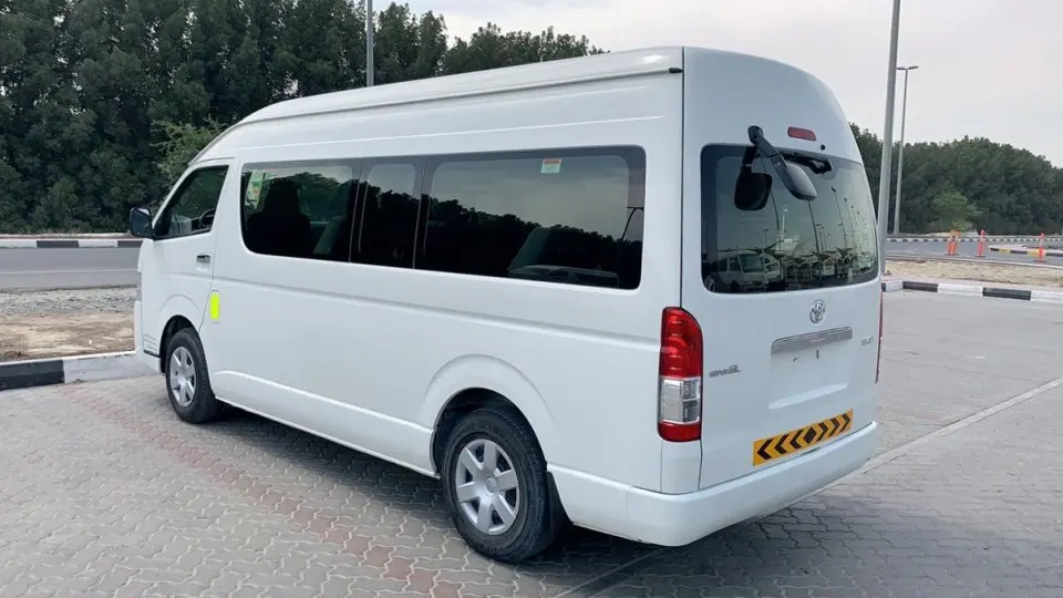 Toyota Hiace 2012 15 сидений