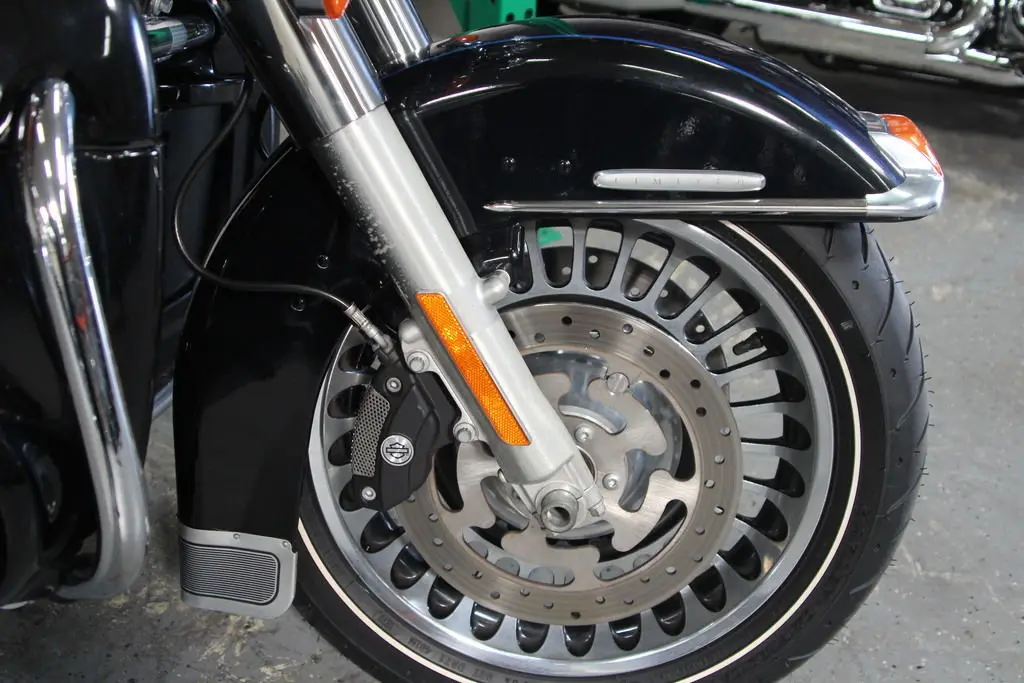 Слегка используемый 2012 Harleyy-Davidsoon FLHTK - Electra Glide Ultra
