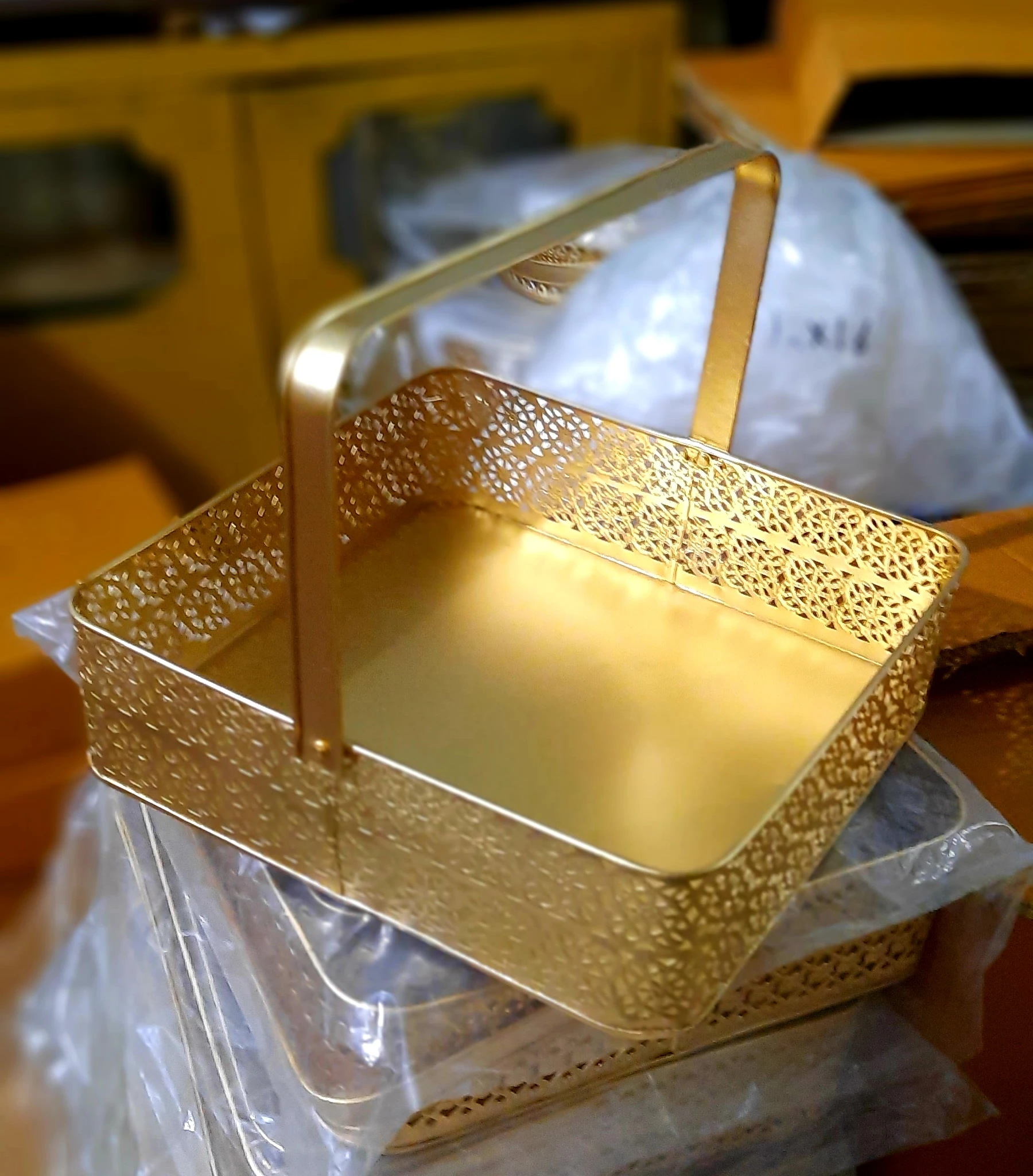 Wholesale metal square Wedding home decorative gold gift fruit basket with handle