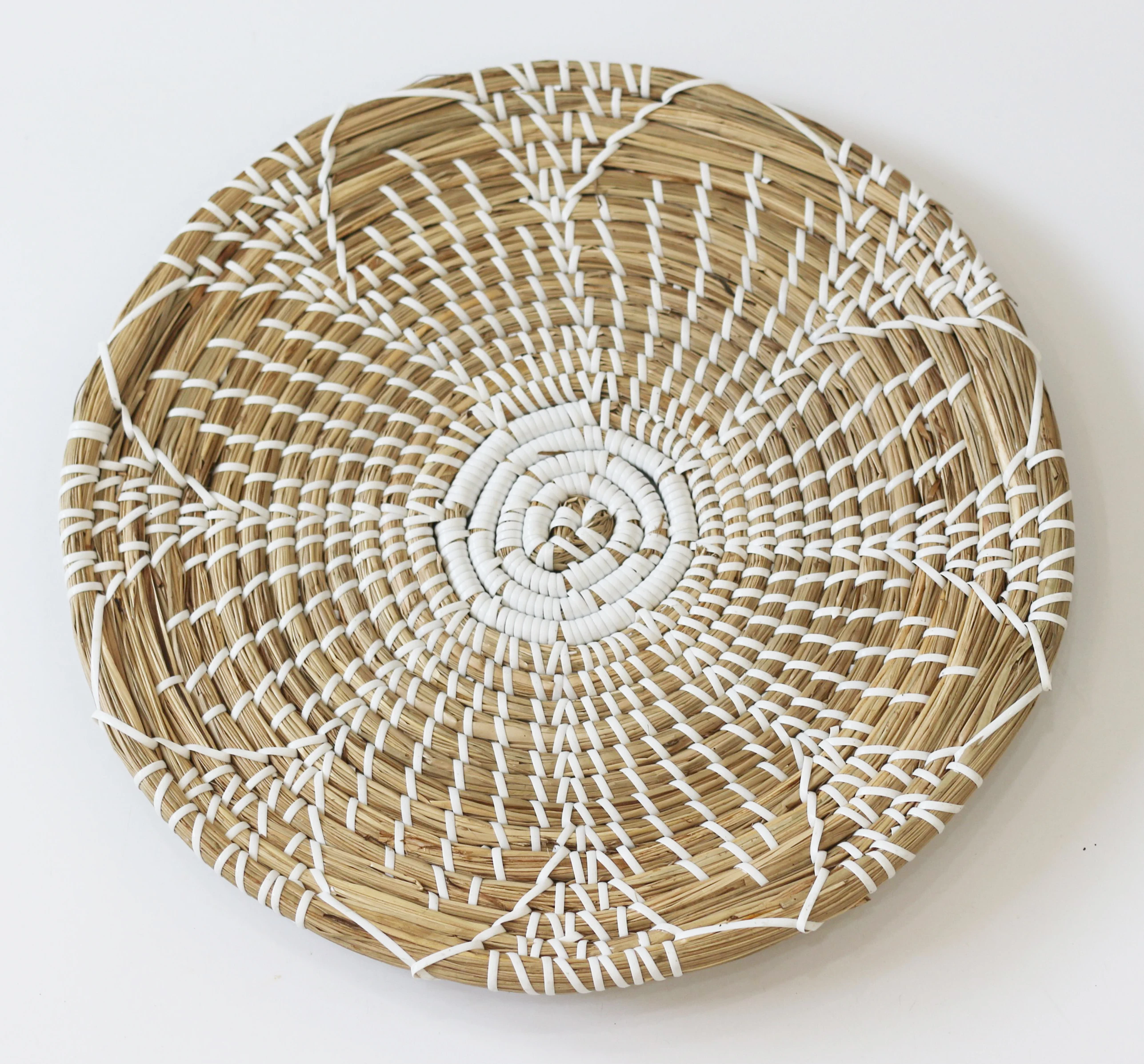 
Wholesale hot trend sea-grass wall hanging decoration with variety of patterns, shapes, colours 