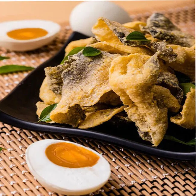 Закуска BASA рыбья кожа с соленым яйцом-MS. ELAINE + 84 375 431 541