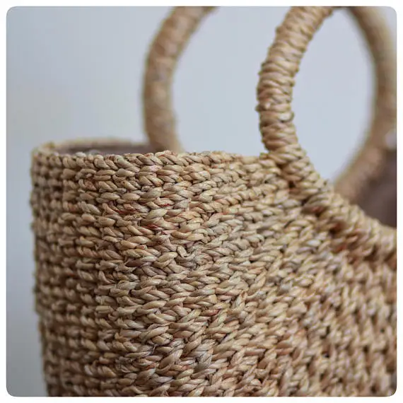 Modern New Trend Handmade Summer Bali Straw Beach Bag for Women Eco-Friendly Water Hyacinth Tote Leather Lining Chain Decoration