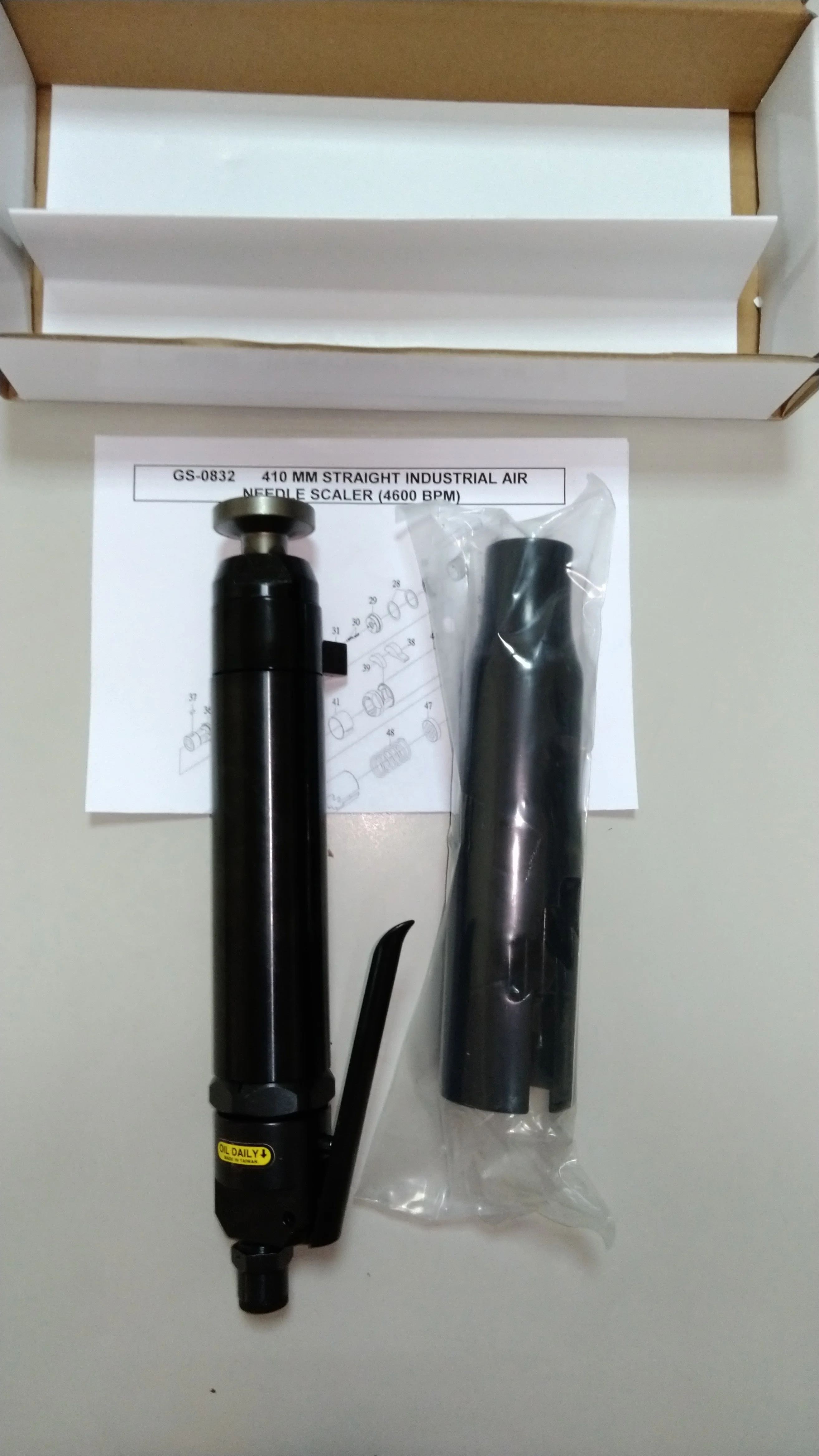 
410 MM STRAIGHT INDUSTRIAL AIR NEEDLE SCALER (4600 BPM) (GS-0832) 