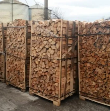 Сушеные в печи раздельные дрова на поддонах/дрова