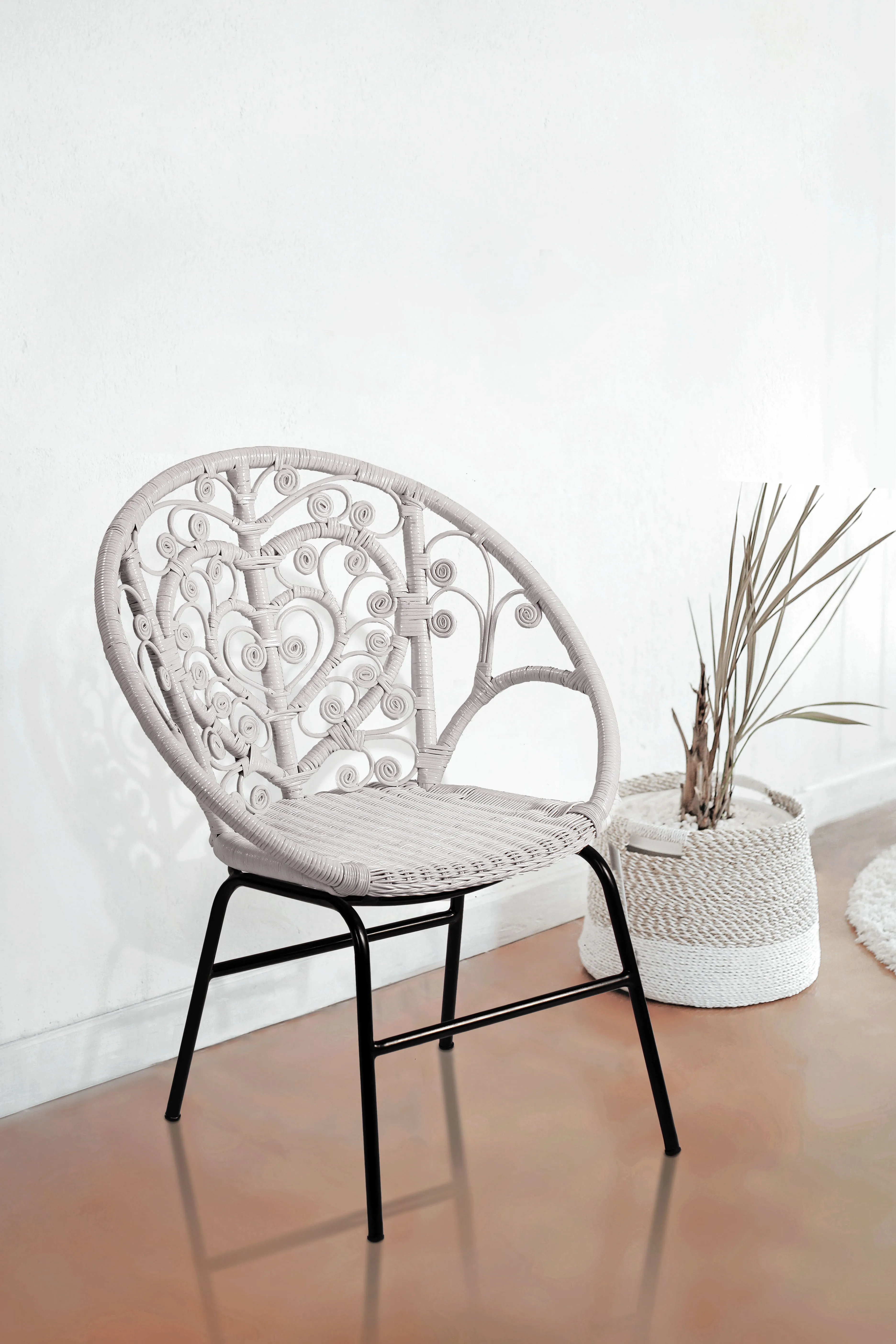 Best Seller Wholesale Natural Rattan Chair Furniture White Color and Leg Metal Powder Coated