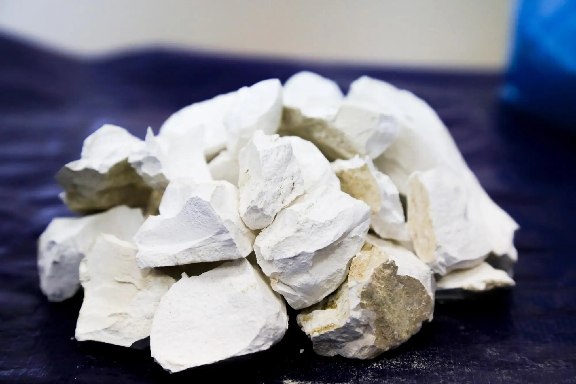 Quick lime lump powder CaO 90% min steel making, sugar industry Vietnam quicklime