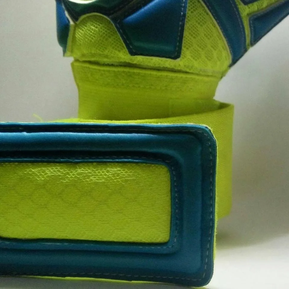 Latest stylish wholesale goalkeeper gloves professional