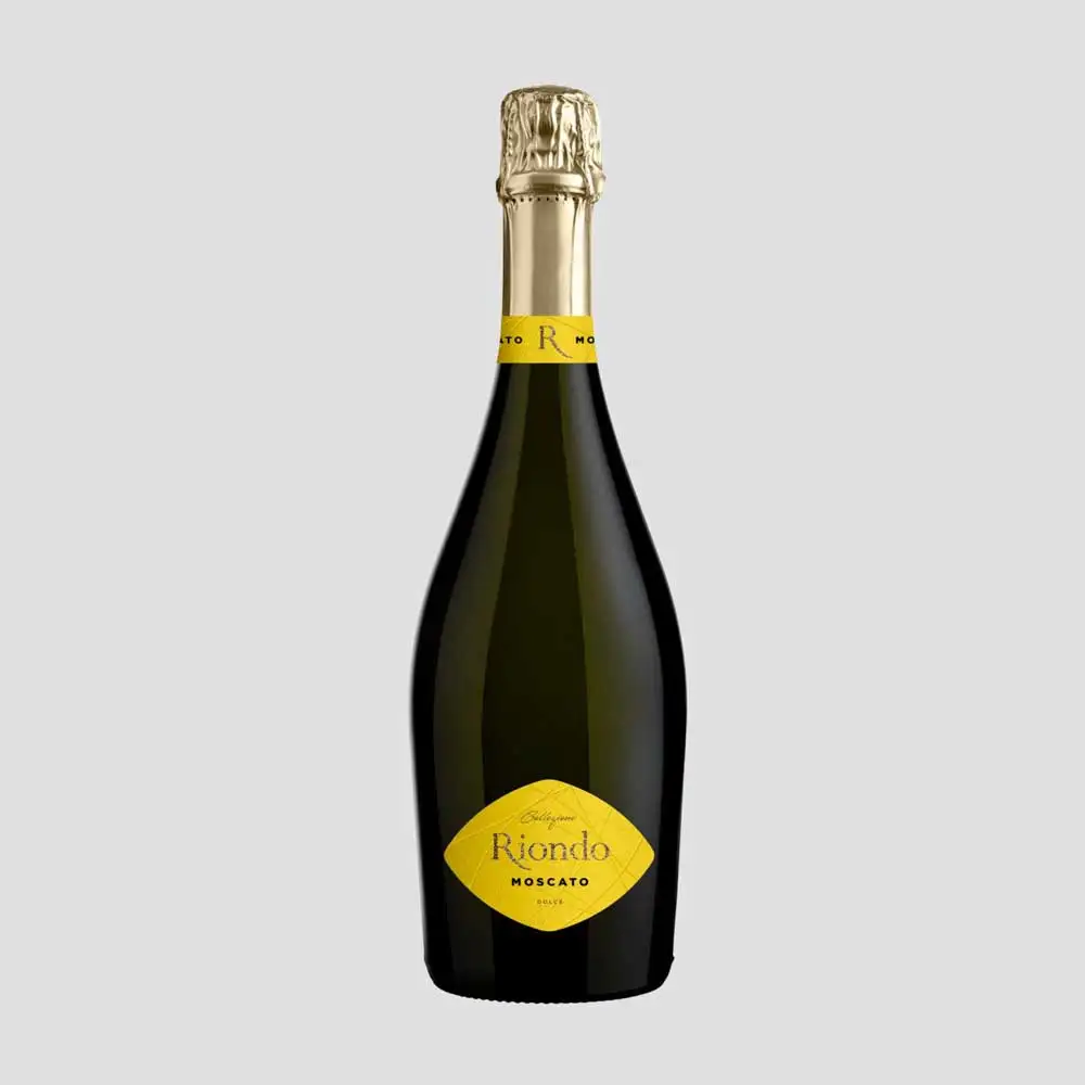 Aromatic sweet sparkling wine Moscato Spumante Dolce 750 ml Bottle