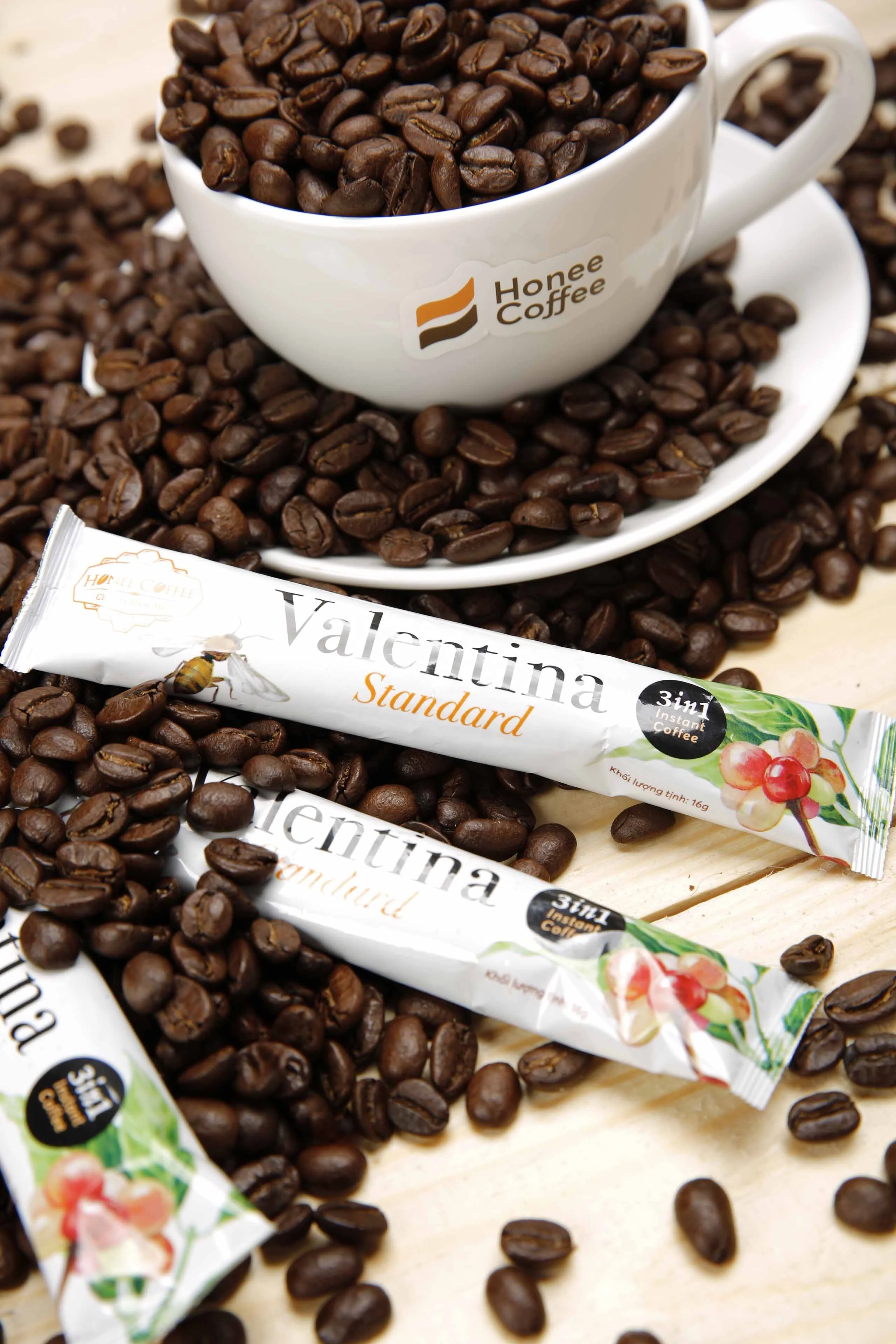 Instant coffee 3 in 1 with bee pollen special taste and smell good for your health product of Ban Me Gold Co.,