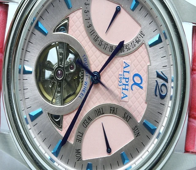 Секундные наручные часы со вспышкой