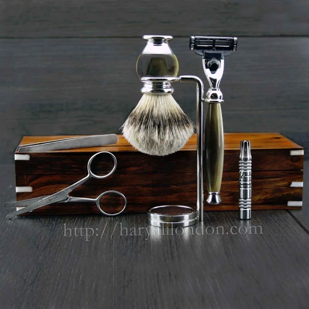 
Роскошный набор для бритья и ухода для мужчин из 7 предметов | Картридж с тремя лезвиями и щетка с серебряным наконечником 