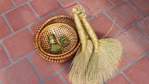 Cute baby grass broom for home from Vietnam