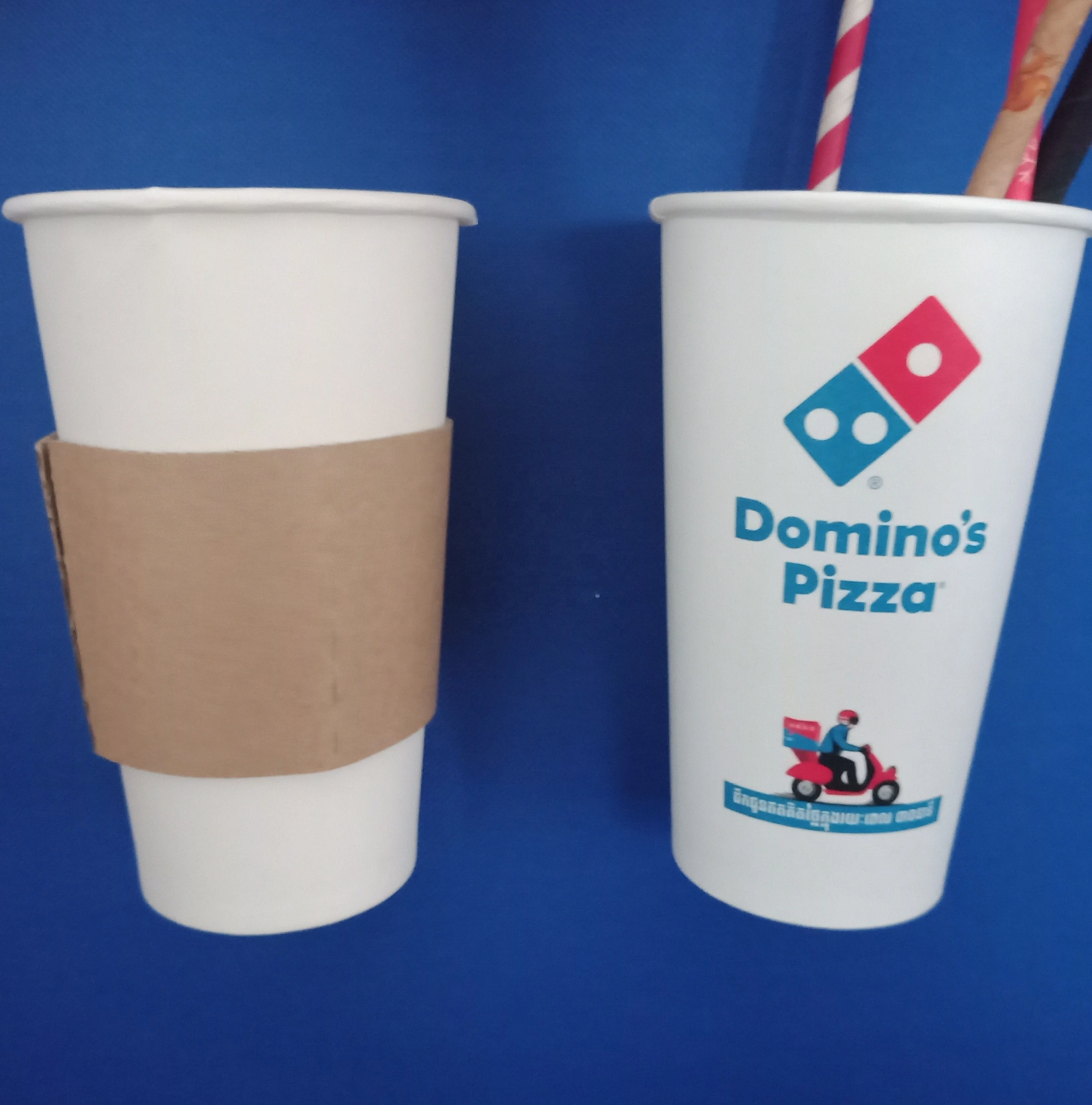 Вьетнамская бумажная одностенная чашка с рукавами