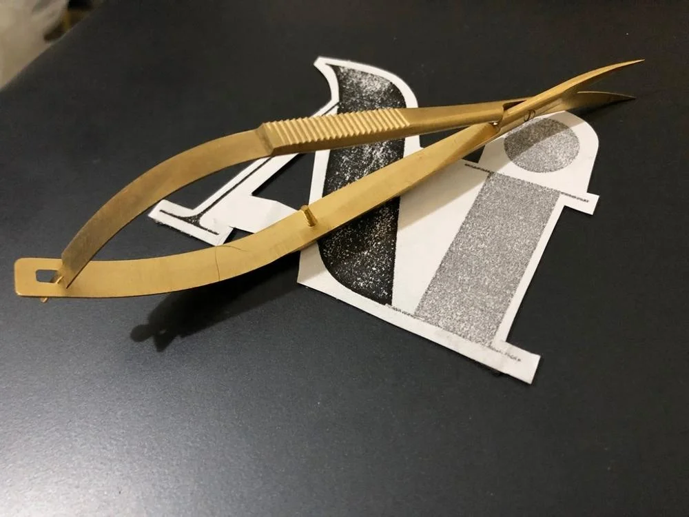 Hot Selling Gold-Coated Eyelash Extension Spring Scissors Curved Blade Cuticle Scissor Sustainable Stainless Steel Private Logo