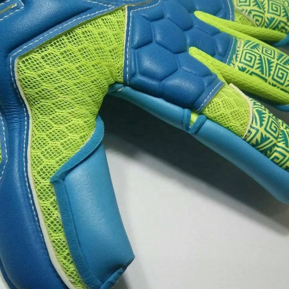 Latest stylish wholesale goalkeeper gloves professional