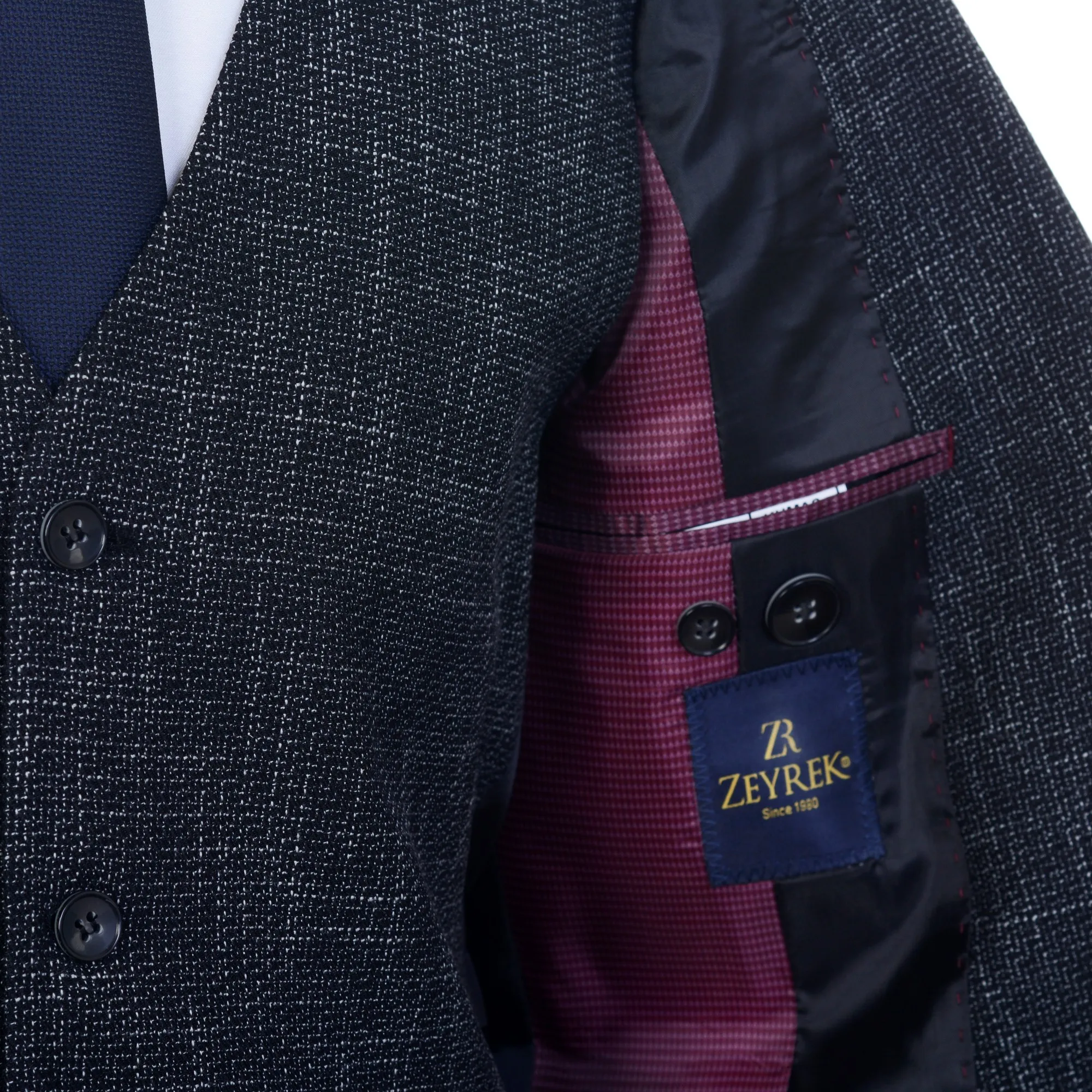 
Italian Style High End Custom Made Slim Fit 3 Pieces Men Suit 