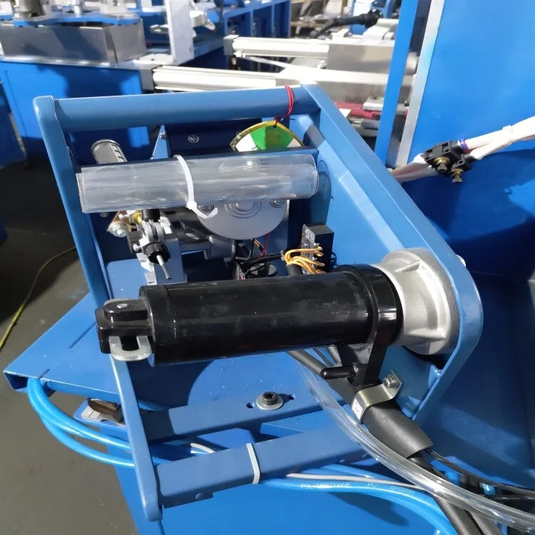 High-efficiency automatic welding machine applied to supermarket shelf columns in 2020 supermarket shelf making machine