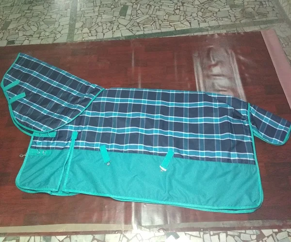 
Waterproof Horse Rug With Detachable Neck 