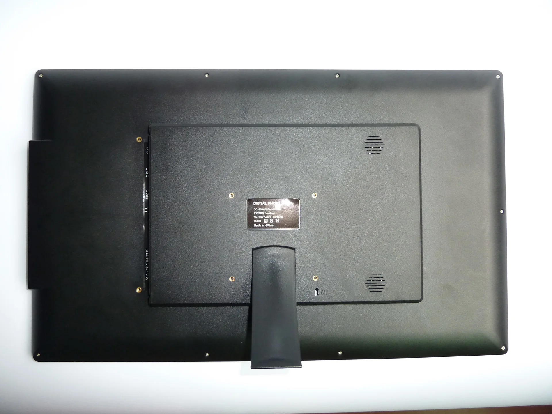 New style wall mounted advertising screen high brightness  HD dual-core 21.5 or 22  lcd monitor