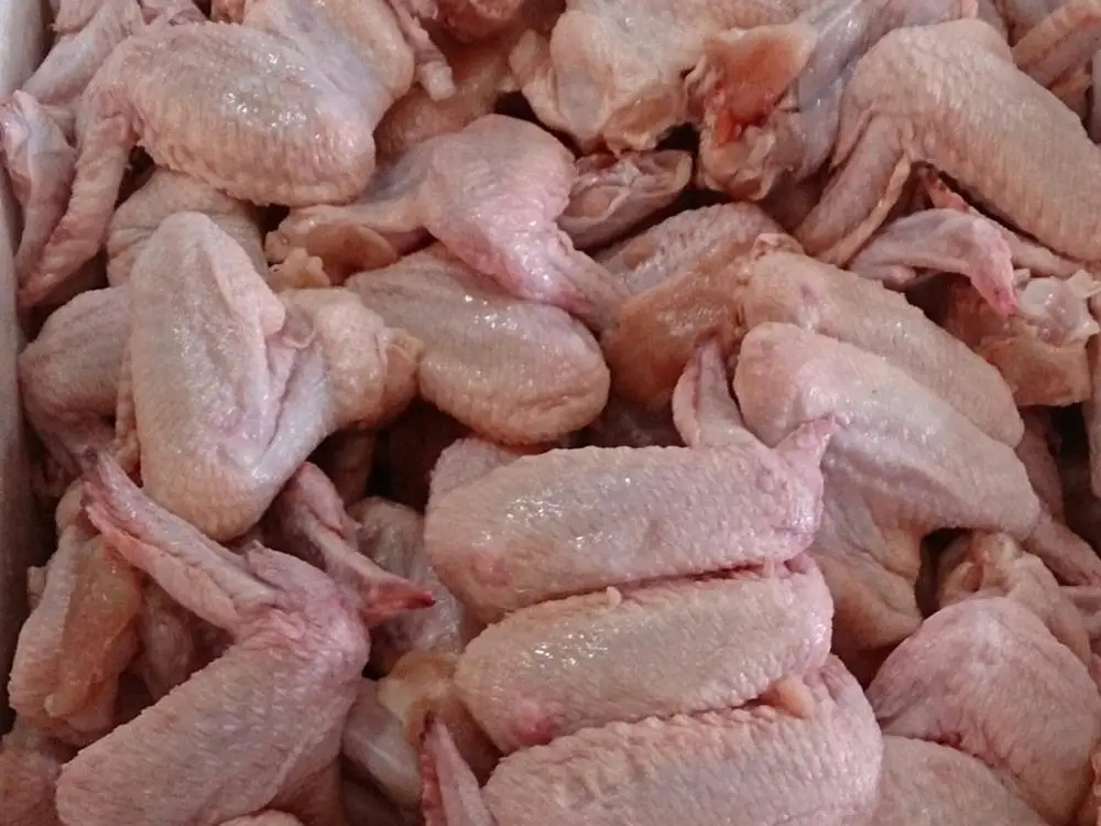 
HALAL CLEAN CHICKEN FEET / FROZEN CHICKEN PAWS BRAZIL 