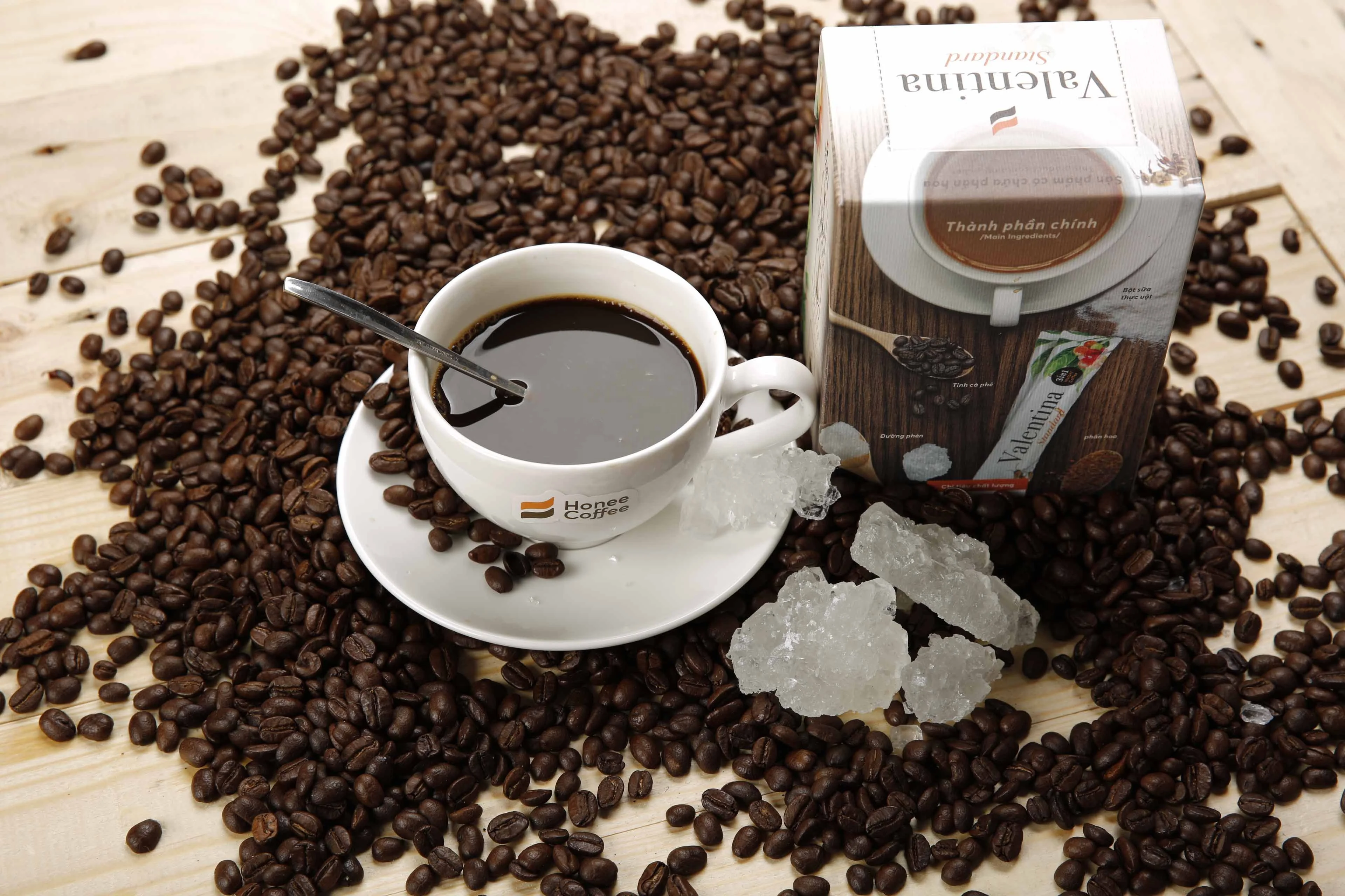 Instant coffee 3 in 1 with bee pollen special taste and smell good for your health product of Ban Me Gold Co.,