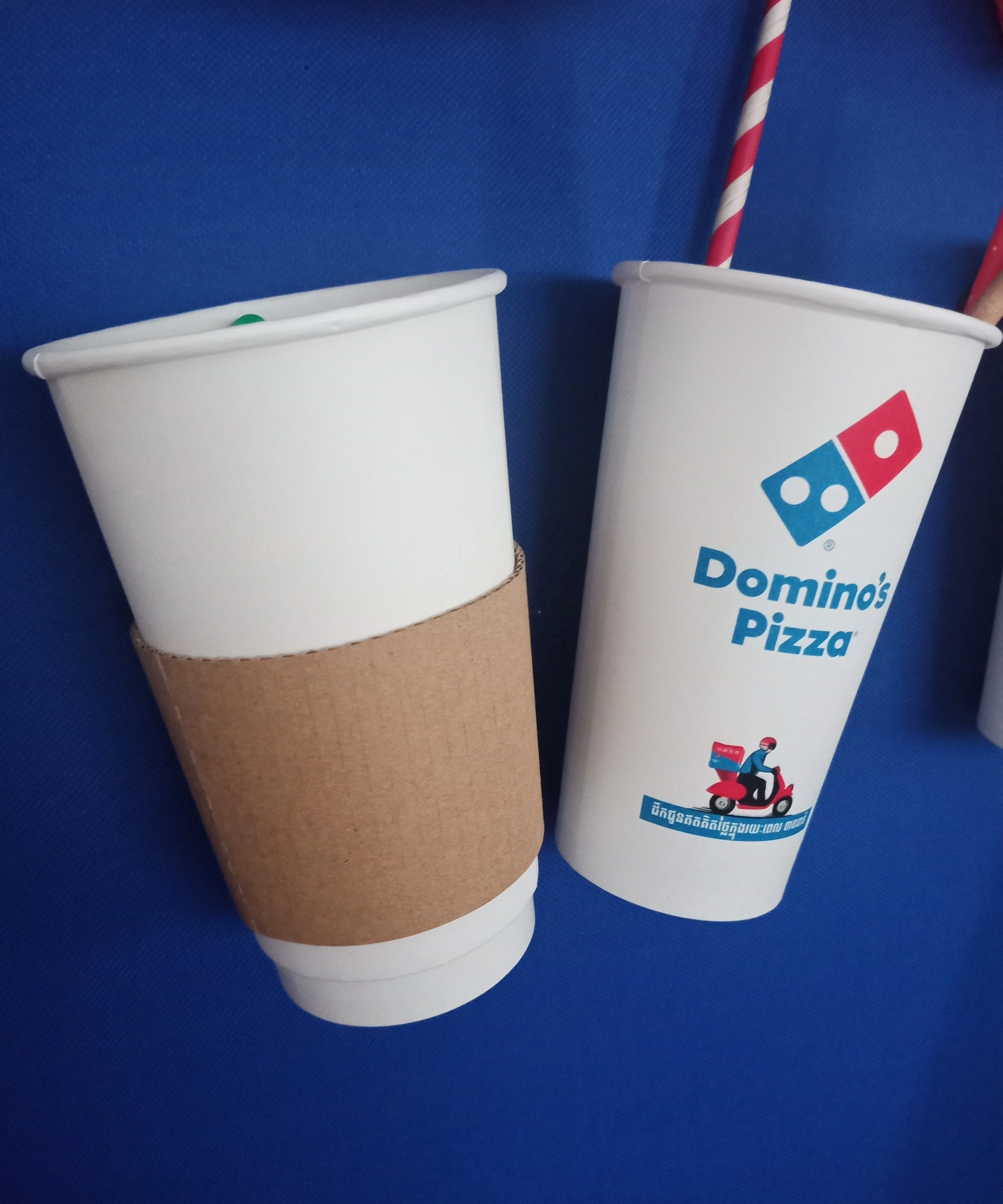 
Одноразовые бумажные стаканчики с рукавами, изготовленные на заказ во Вьетнаме 