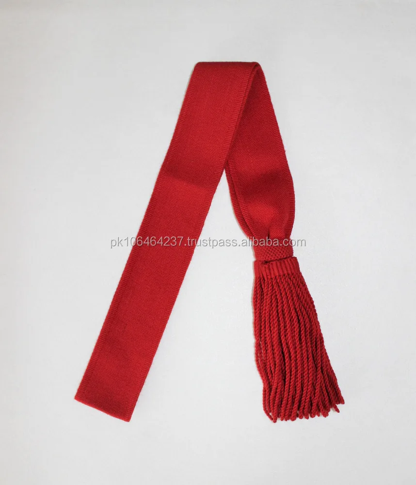 Алого цвета с
