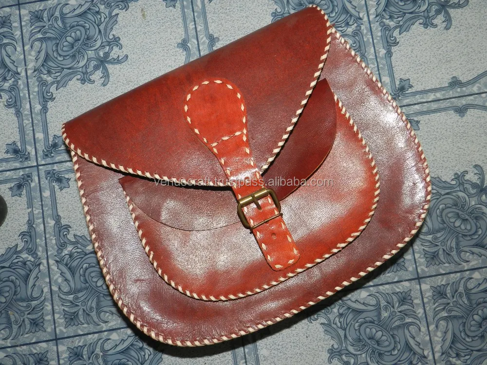 Женская сумка-мессенджер через плечо из натуральной кожи