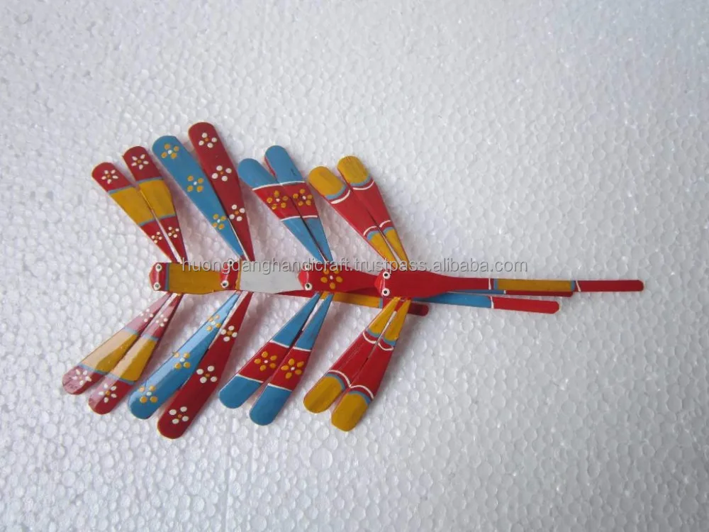  Разноцветные бамбуковые сбалансированные стрекозы Вьетнам