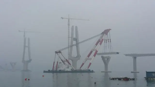 
800TON FLOATING CRANE BARGE 