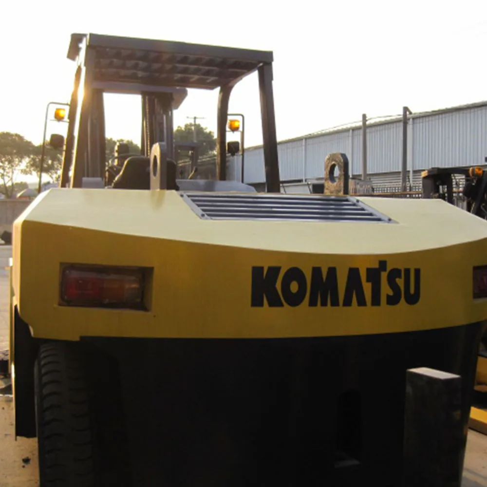 Used Komatsu FD100-7 Forklift, 10 ton cheap forklift on sale in Shanghai