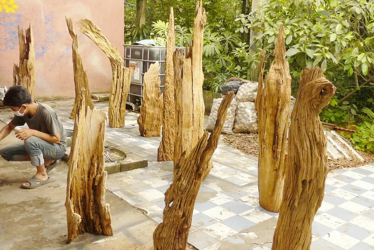 
Natural old wood sculpture for landscaping 
