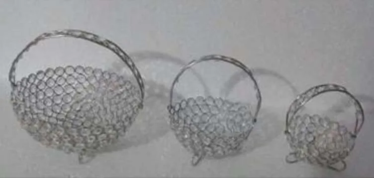 Beautiful and Luxury Small Crystal round Boxes for Gifting Jewellery Mosaic Jewel Case with Stone Theme for Christmas Decor