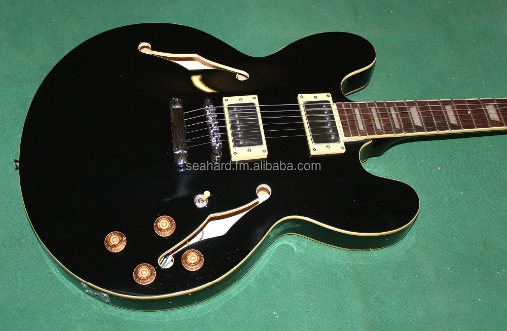 Качественная электрическая гитара в стиле потока