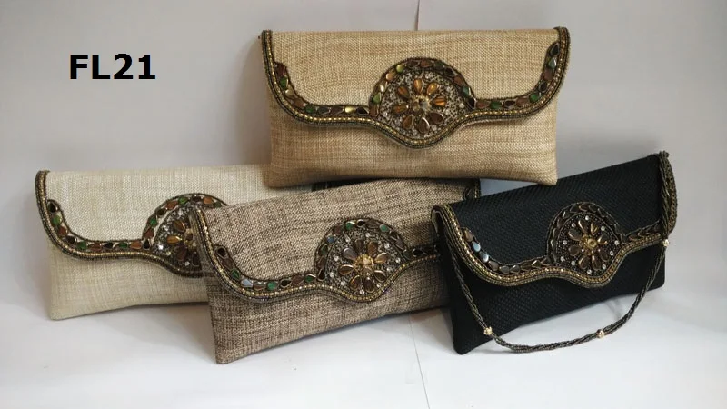 Женский вечерний клатч с вышивкой в виде полумесяца