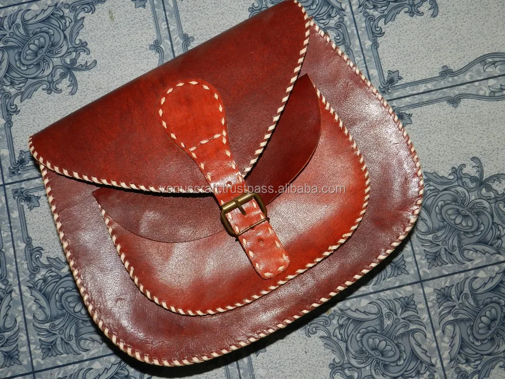 Женская сумка-мессенджер через плечо из натуральной кожи