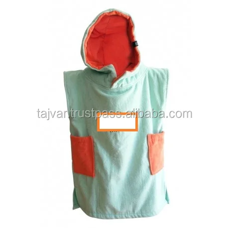 
 Детское пончо с капюшоном  