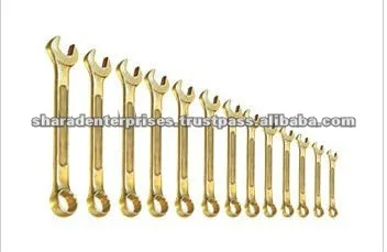 Сочетание комплект гаечных ключей