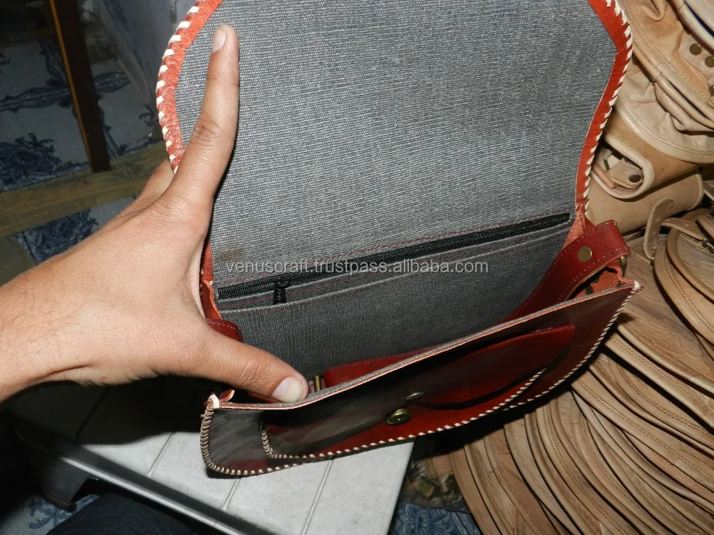 Женская сумка-мессенджер через плечо из натуральной кожи