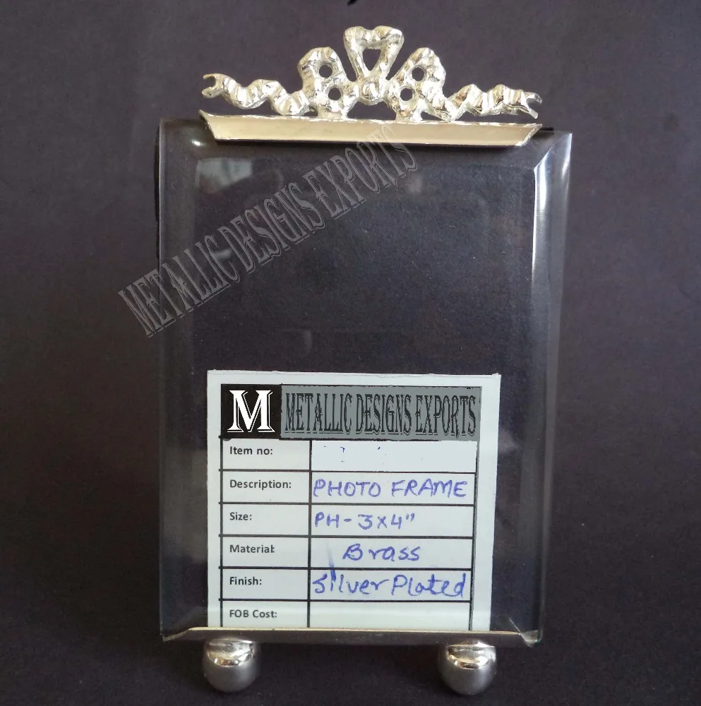 Best Collection Simple Metal Brass Picture Frame Exclusive for Weddings and Decorative Purpose and Elegant with Glass Material