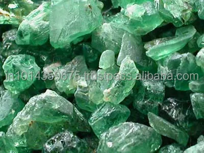 Грубое сырье из драгоценных камней зеленого граната