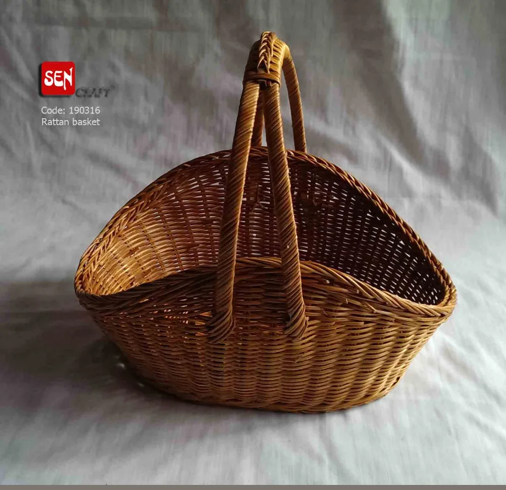 
Natural wicker basket 