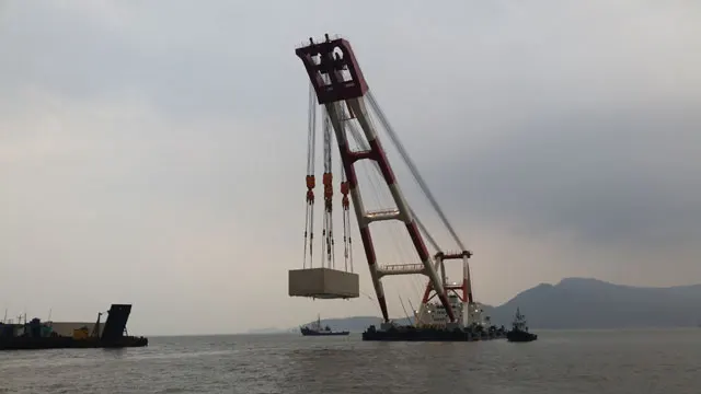 
800TON FLOATING CRANE BARGE 