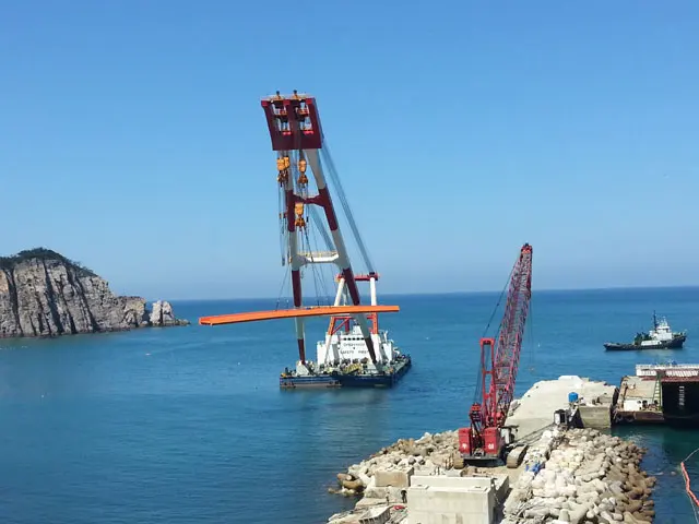 
800TON FLOATING CRANE BARGE 