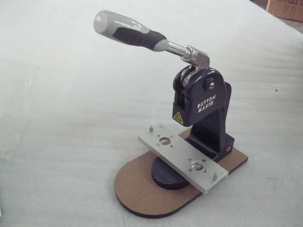 
manual metal button badge making machine 