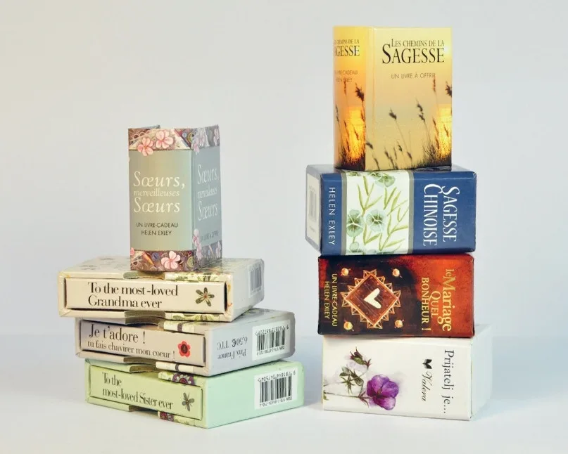 
Маленькая книга с хорошим качеством шитья и связывания 